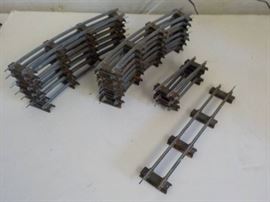 18 sectons of american flyer train track