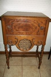 1928 Atwater Kent model 40 with Pooley Cabinet