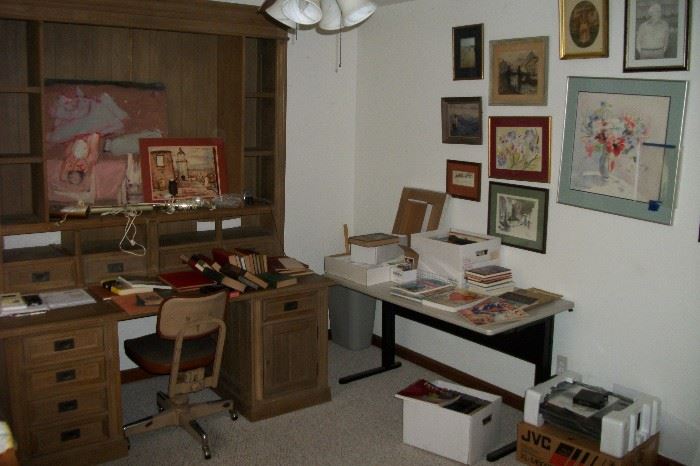 Large Executive Desk with Hutch top 2 pc.