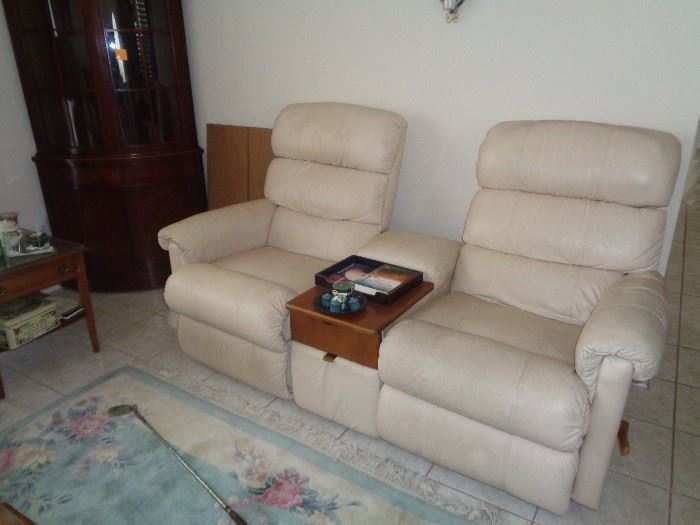 LEATHER RECLINERS