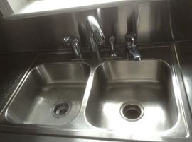 Stainless steel sinks