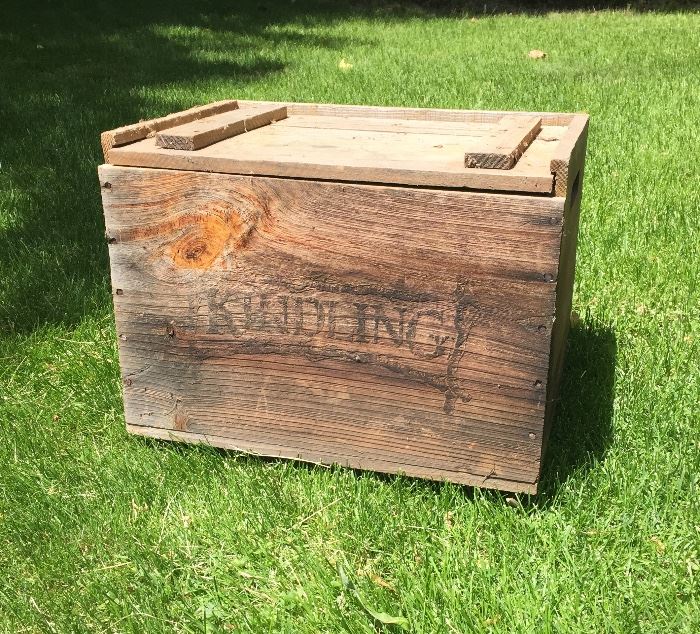 Kindling box with sliding lid