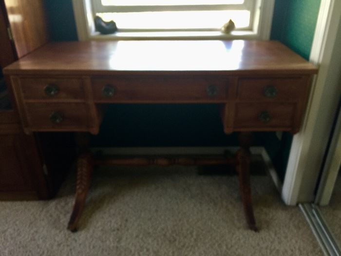 Small writing desk