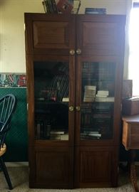 Book case/cabinet