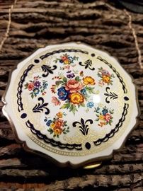 Stratton Enameled Compact England 