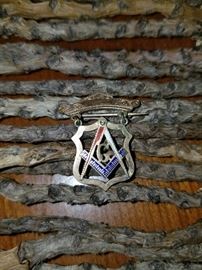 Masons pin