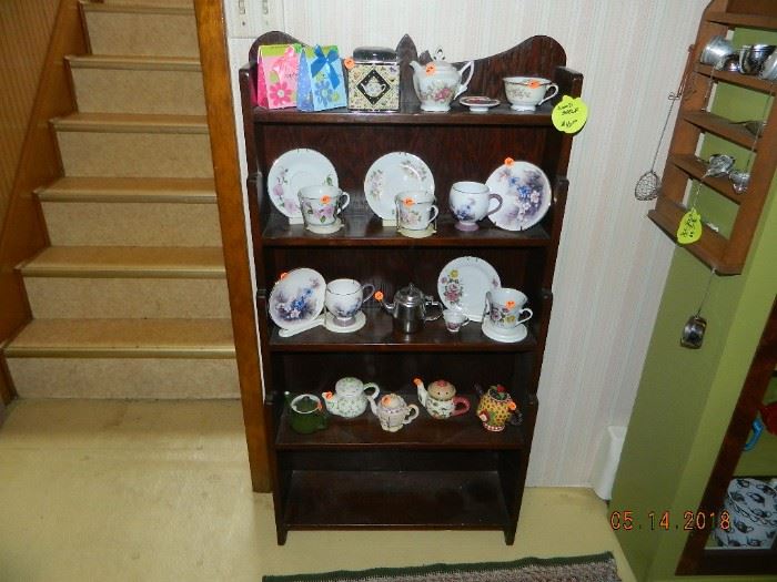 shelf unit/teapots and cups