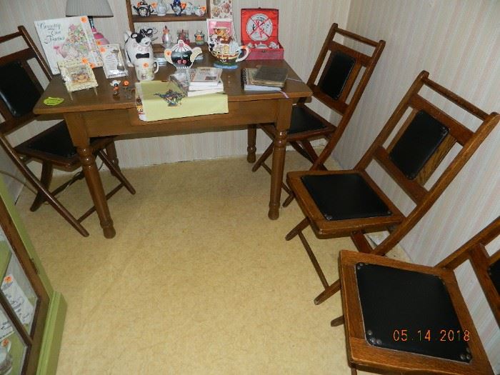 table with 4 chairs