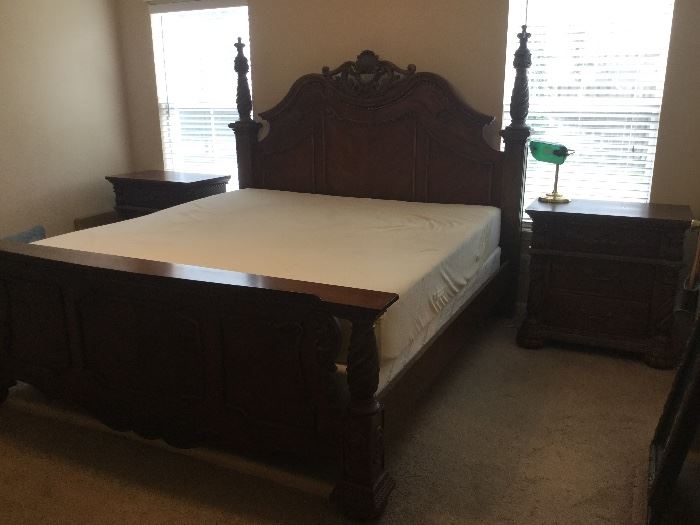 Detailed Wood King Bedroom Set