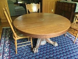 Round oak table with leaves