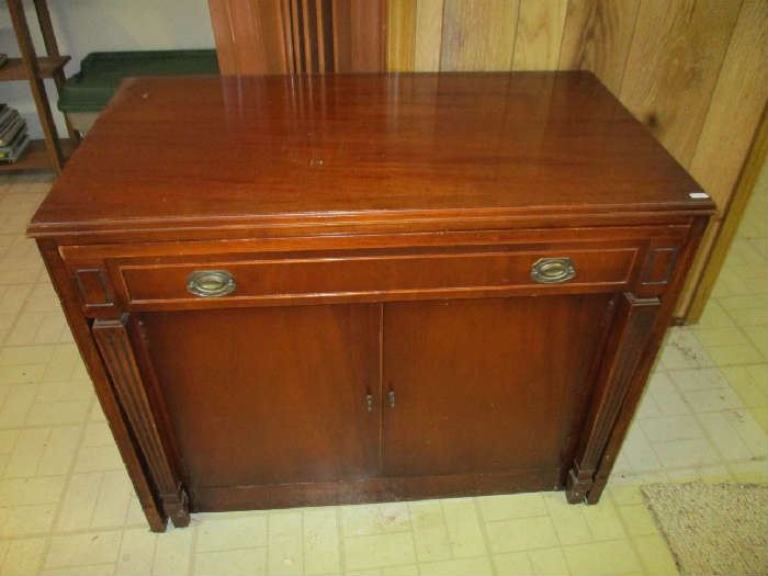 MAHOGANY PULL OUT TABLE CABINET