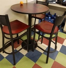 High top bar table and chairs, table 30" diameter
