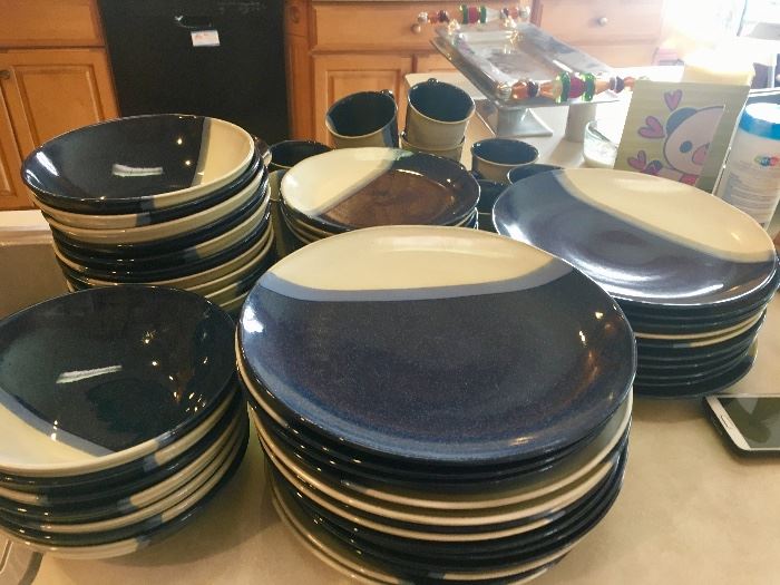 Sets of dinnerware 