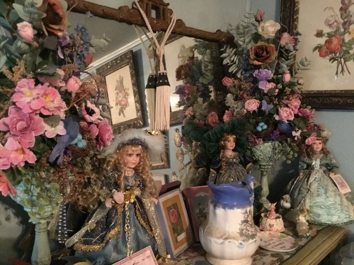 Dolls, floral items