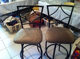 2 bar stools