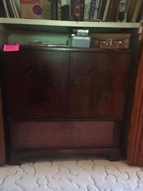 vintage Silvertone cabinet radio record player, not tested