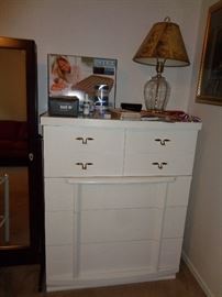 chest of drawers