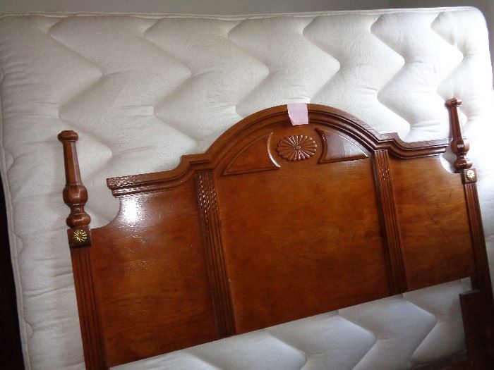 nice queen bedroom set w/nice mattress, chest, dresser w/mirror & pair of night stands