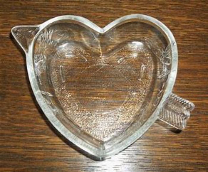       
 (Five hard to find vintage oven bake heart shape 
                   Dishes)