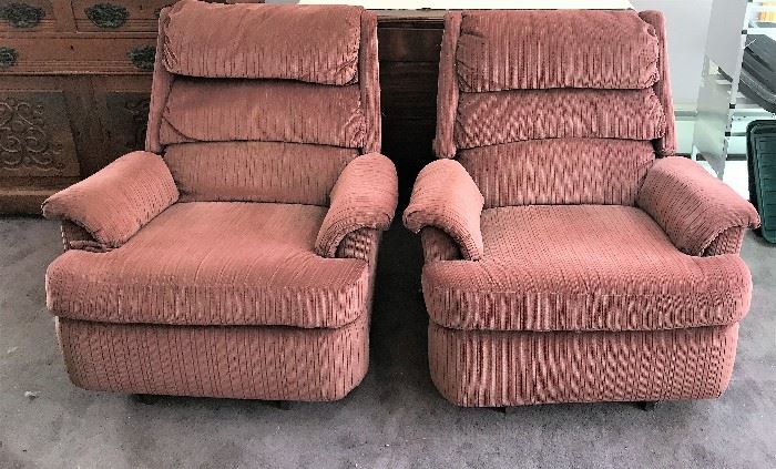 Recliners    http://www.ctonlineauctions.com/detail.asp?id=716321