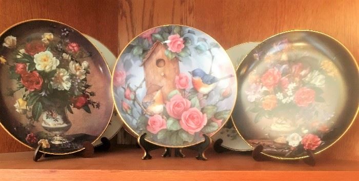 Collectible Rose Flower Plates    http://www.ctonlineauctions.com/detail.asp?id=717421
