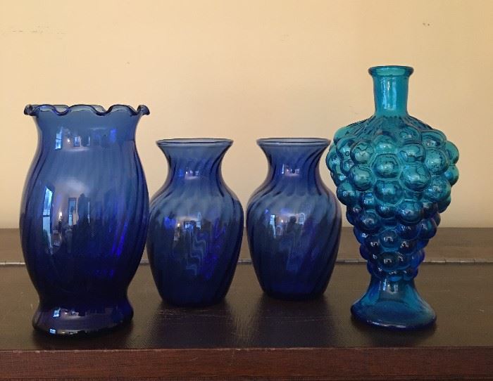 Blue Cobalt Vases    http://www.ctonlineauctions.com/detail.asp?id=717751