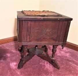  Antique Ornate Stand    http://www.ctonlineauctions.com/detail.asp?id=717787