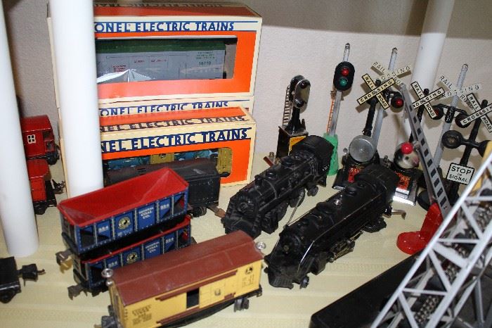 Antique Lionel Train Cars and Parts