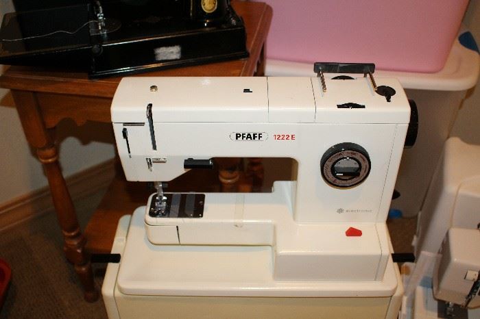 Pfaff 1222E Sewing Machine