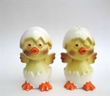 Pair of Vintage Retro Kitsch ceramic spring chick salt & pepper shakers