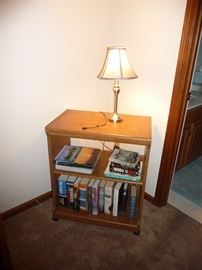 bookcase table / books