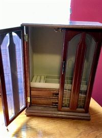 Wooden jewelry box