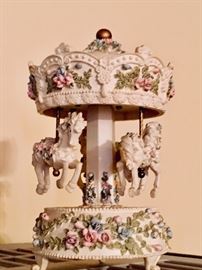 Musical figurines 