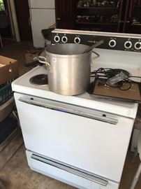 GE Electric Stove - Only used during holidays - per client.