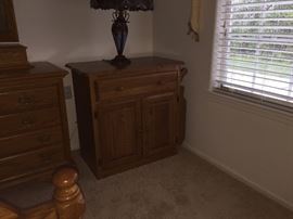 Side cabinet