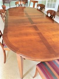 Richelieu  Art et Meubles (France) dining table with 2 leaves.