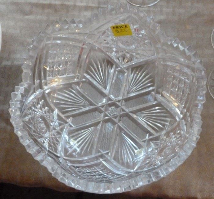 Cut crystal bowl, approx. 9" dia
