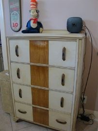 Chest of Drawers of Vintage Bedroom Set