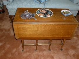 Drop-side banded gate-leg table