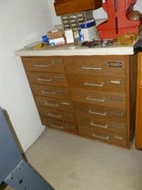 Neat multi-drawer cabinet