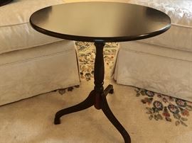 Small oval mahogany occasional table