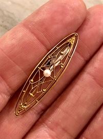 Vintage gold pin with pearl