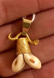 Elk's Teeth - double - pendant in 18K