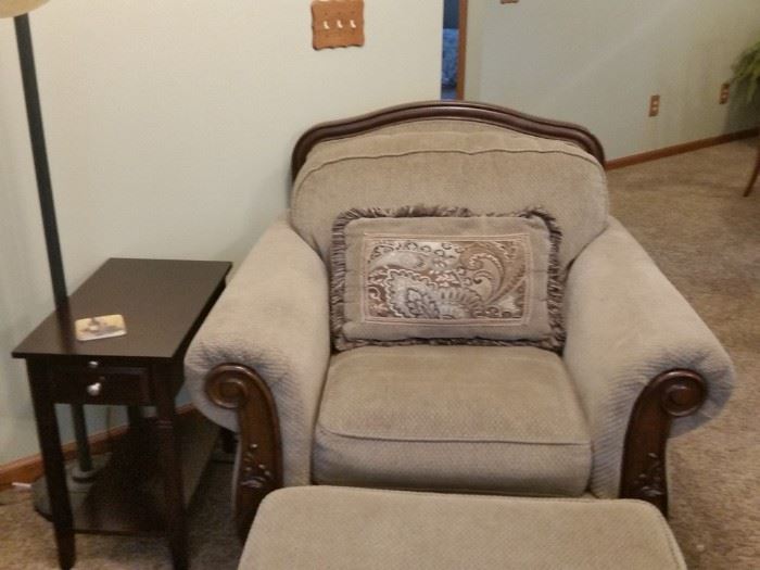 A closer look at the chair and ottoman.  The small end table is one of three matching ones.