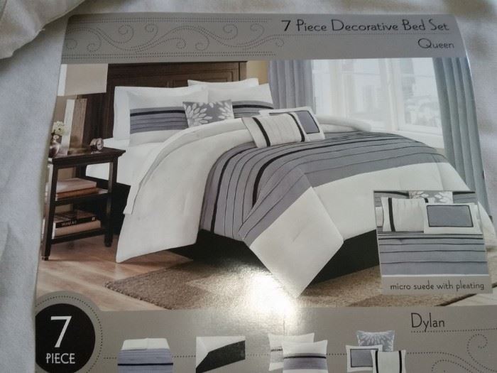 A stock photo of the 7 piece bed set