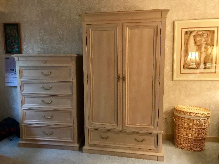 Ethan Allen Bedrooms Sets, Dressers, Chest of drawers, desks, Wall units, Entertainment Center, Coffee Table, End Tables.... ALL Ethan Allen!