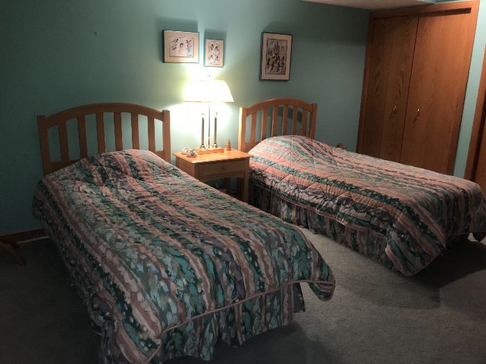 Ethan Allen Twin Size Beds, bedroom set.  Dresser, Chest, Desk Beds, Nightstand