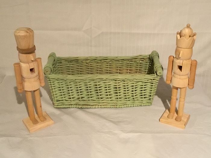 Rectangle Basket and 2 Paintable Wooden Statues https://ctbids.com/#!/description/share/22388