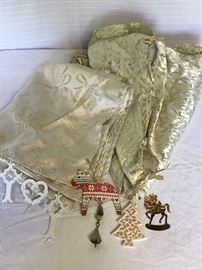 Christmas Tree Skirt   https://ctbids.com/#!/description/share/22413