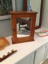 Wonderal Oak Medicine Cabinet with Mirror.  Very attractive.